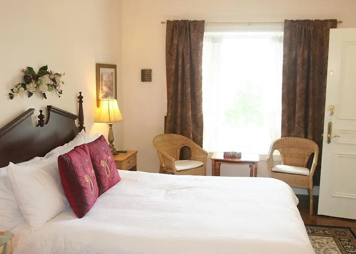 Classic Annex Queen Room