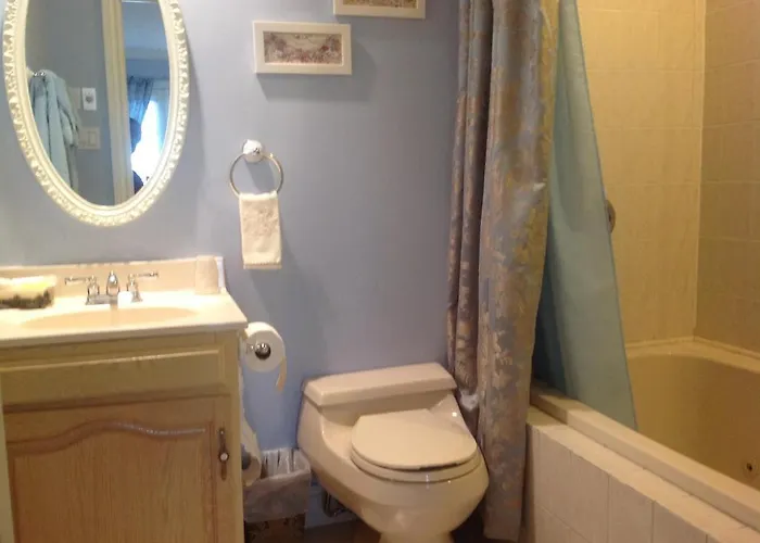 Classic Annex Queen Room